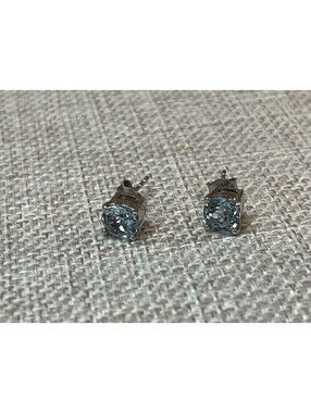 Dainty Simple 925 Sterling Silver Round Faceted Sky Blue Topaz Stud Earrings